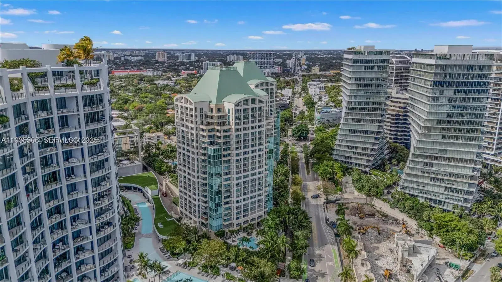 2 bedroom 2 bath Residential for sale at 3400 SW 27th Ave # 605, Miami FL 33133
