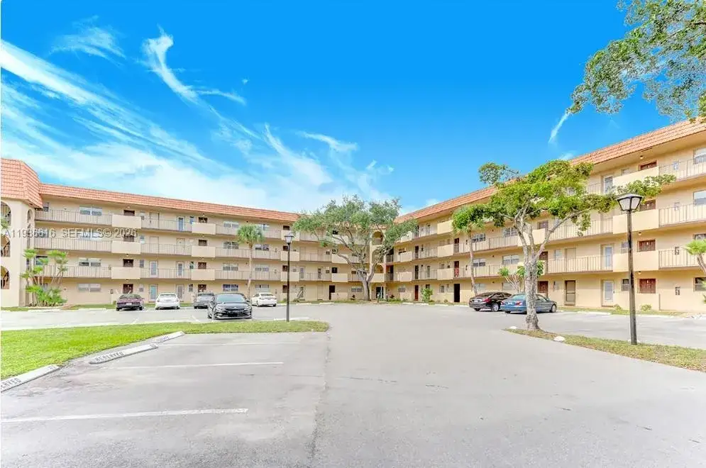 2 bedroom 2 bath Residential for sale at 6301 N Falls Cir Dr # 313, Lauderhill FL 33319