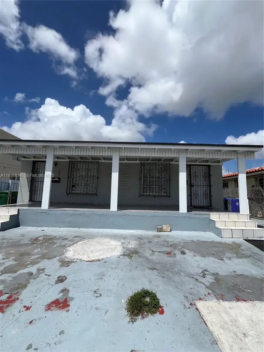 1 bedroom 1 bath Residential Lease for rent at 1999 NW 2nd St # 2, Miami FL 33125