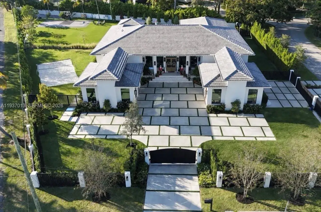 6 bedroom 6 bath Residential for sale at 14200 Old Cutler Rd, Palmetto Bay FL 33158