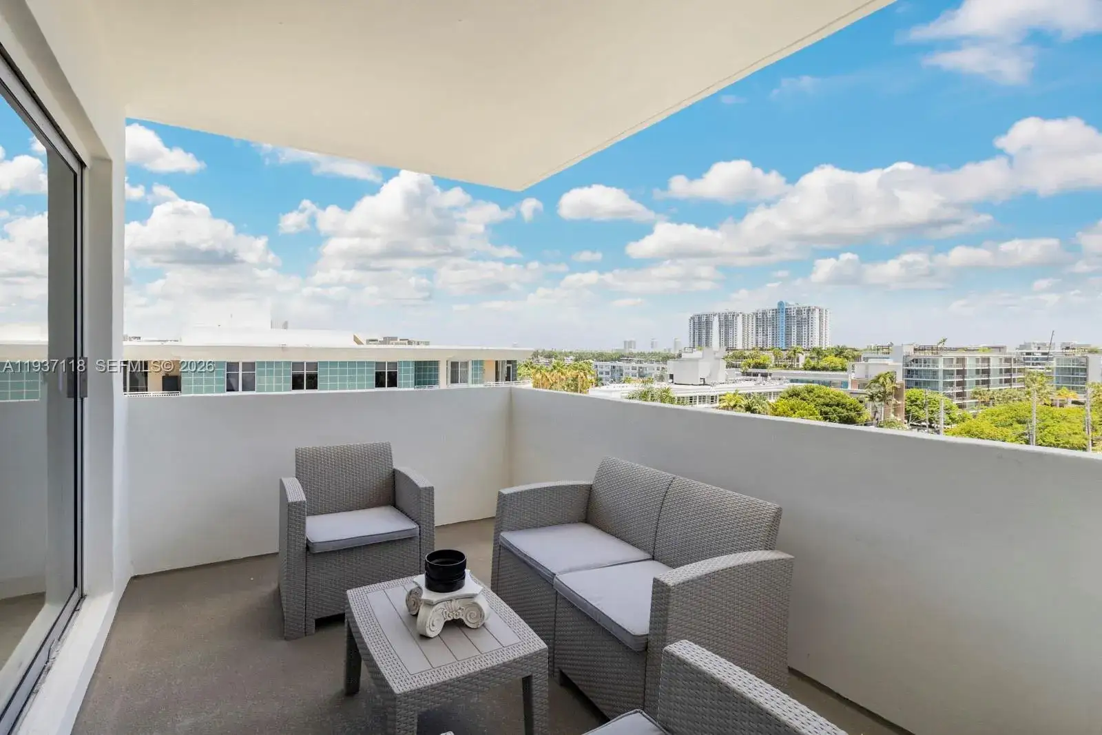 1 bedroom 1 bath Residential for sale at 3 Island Ave # 07B, Miami Beach FL 33139