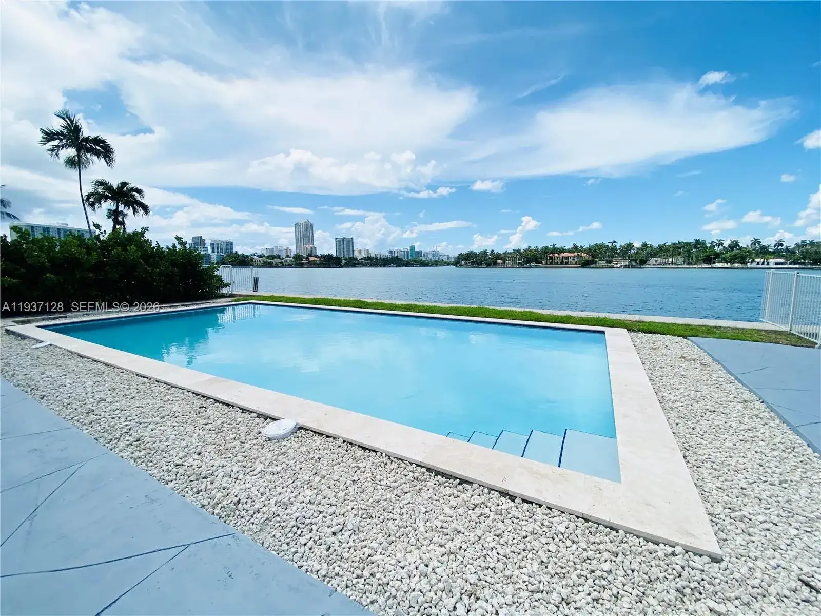 1 bedroom 1 bath Residential Lease for rent at 960 Bay Dr # 910, Miami Beach FL 33141