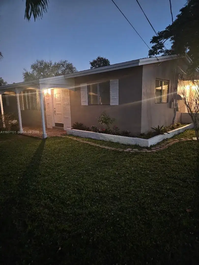 1 bedroom 1 bath Residential Lease for rent at 5842 Harding St # R, Hollywood FL 33021