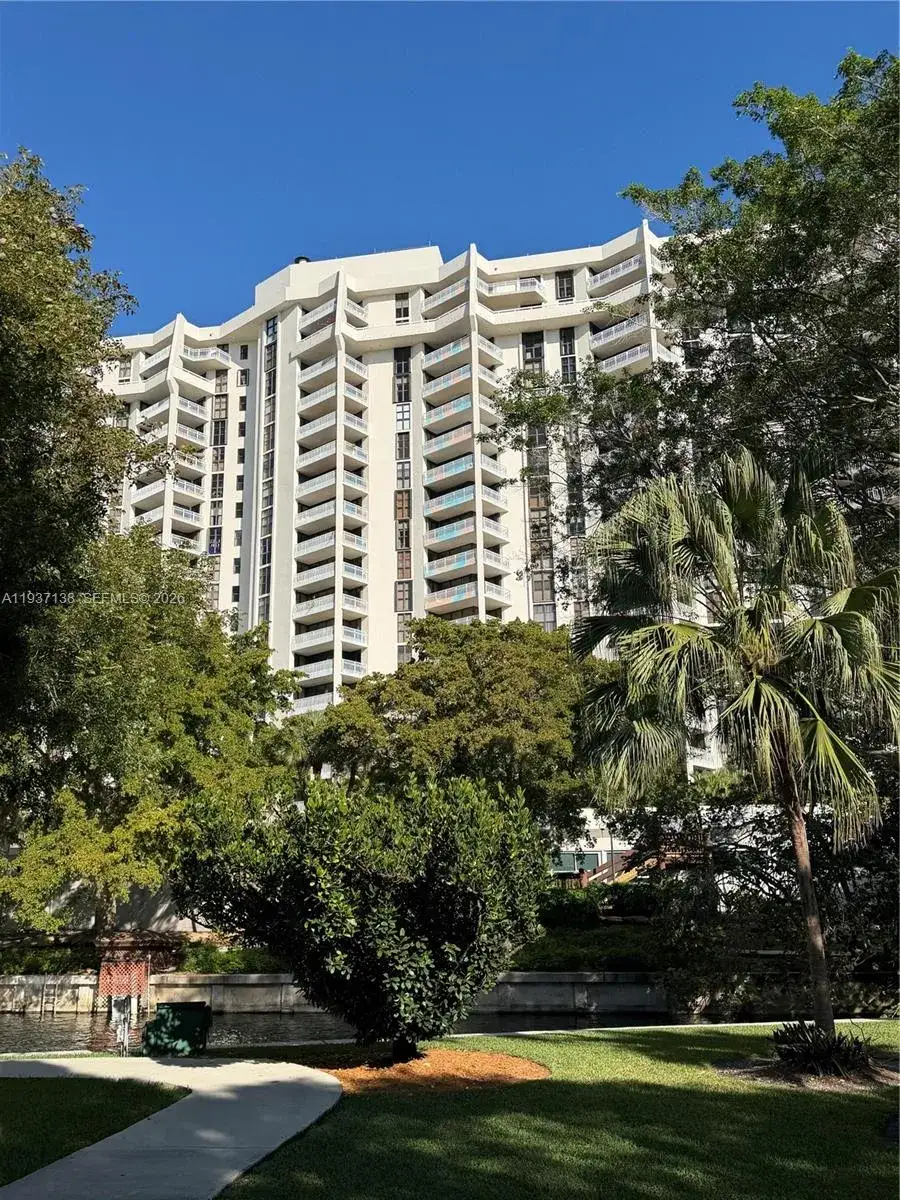 1 bedroom 2 bath Residential for sale at 1000 Quayside Ter # 1807, Miami FL 33138