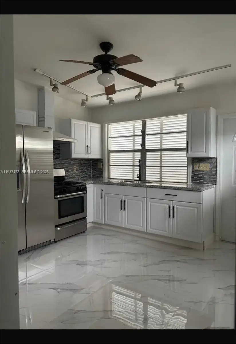 1 bedroom 1 bath Residential Lease for rent at 3101 SW 22nd Ct # 2, Fort Lauderdale FL 33312
