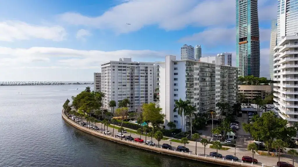 1 bedroom 1 bath Residential for sale at 1408 Brickell Bay Dr # 706, Miami FL 33131