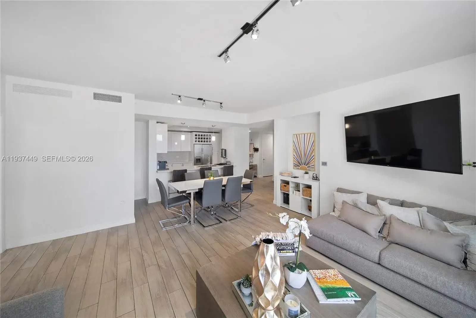 3 bedroom 2 bath Residential Lease for rent at 999 SW 1st Ave # 1617, Miami FL 33130