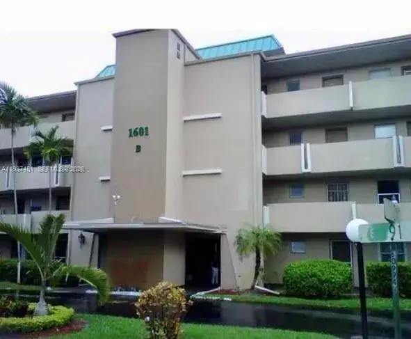 1 bedroom 1 bath Residential Lease for rent at 1601 NE 191 ST # B112, Miami FL 33179