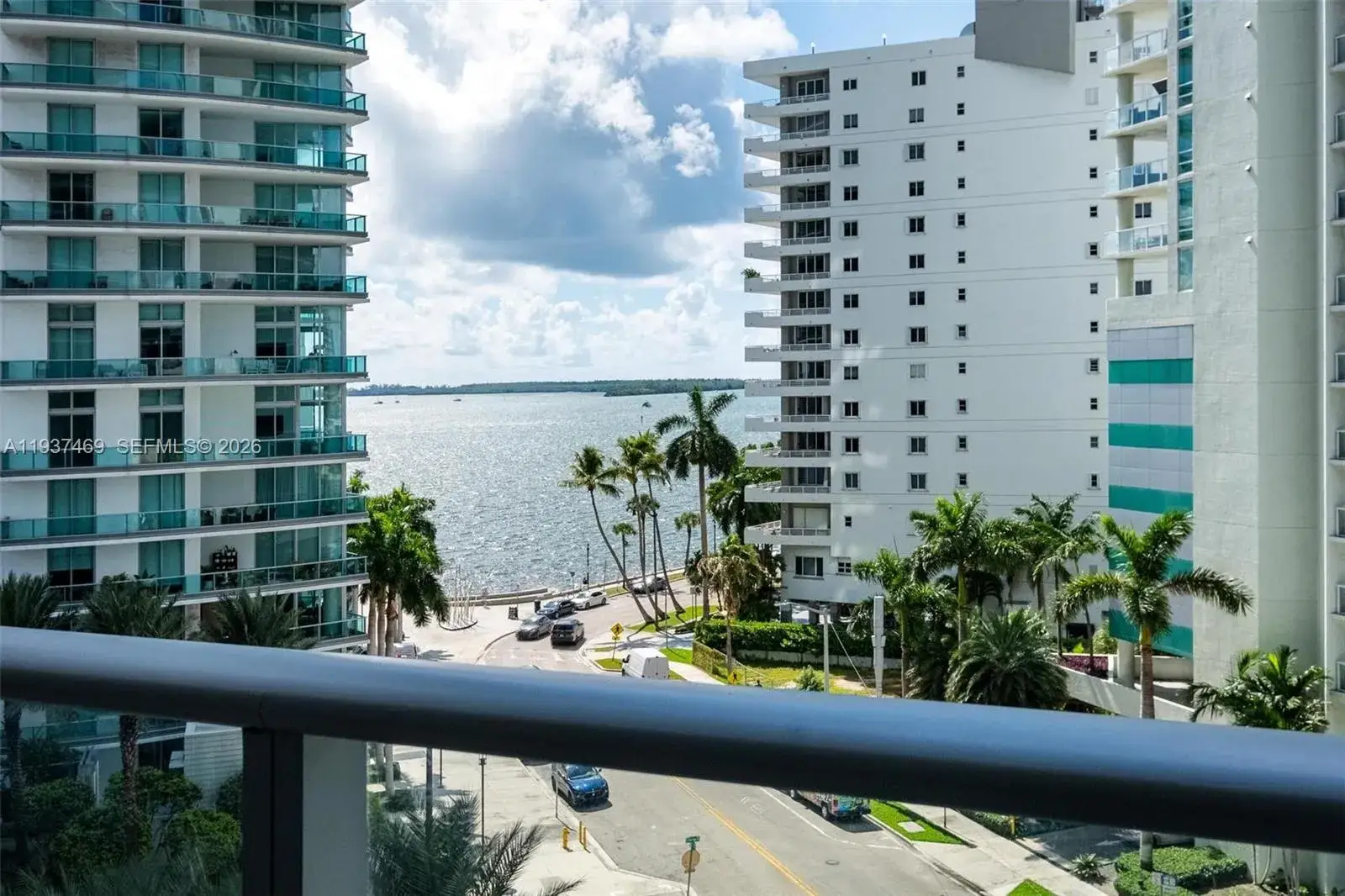 1 bedroom 1 bath Residential for sale at 1300 Brickell Bay Dr # 704, Miami FL 33131