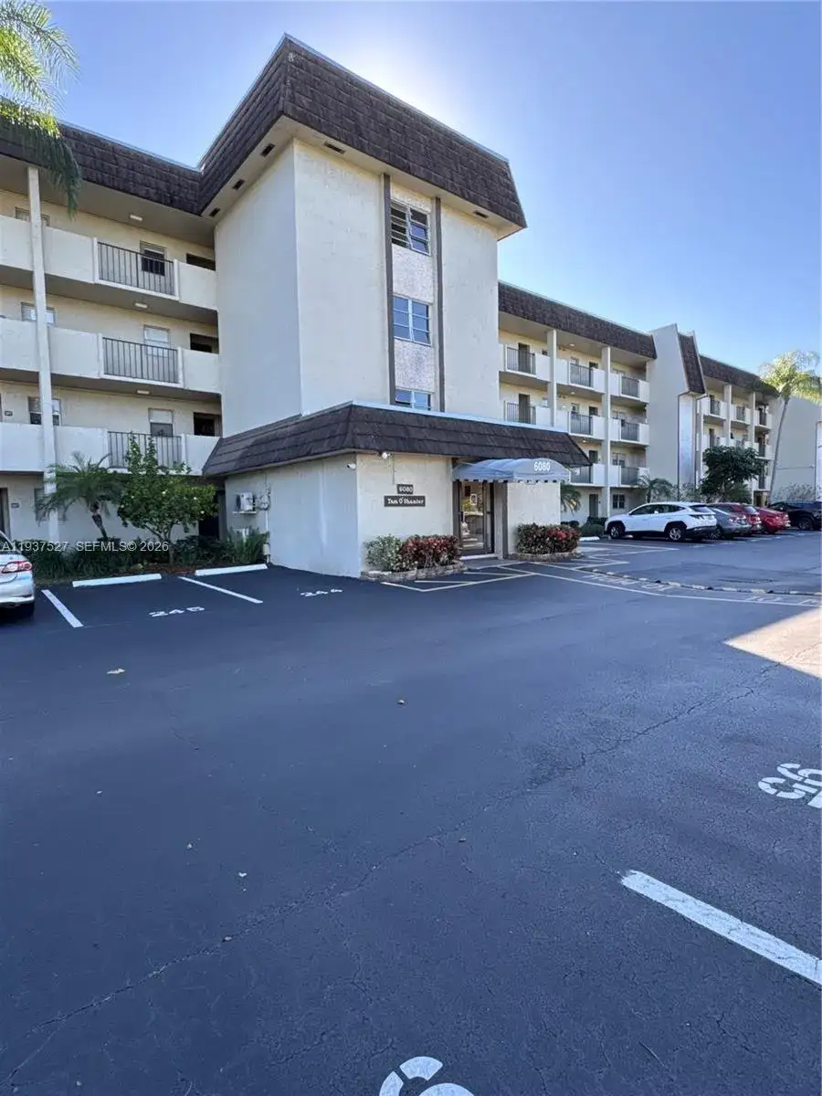 1 bedroom 1 bath Residential for sale at 6080 NW 44th St # 107, Lauderhill FL 33319