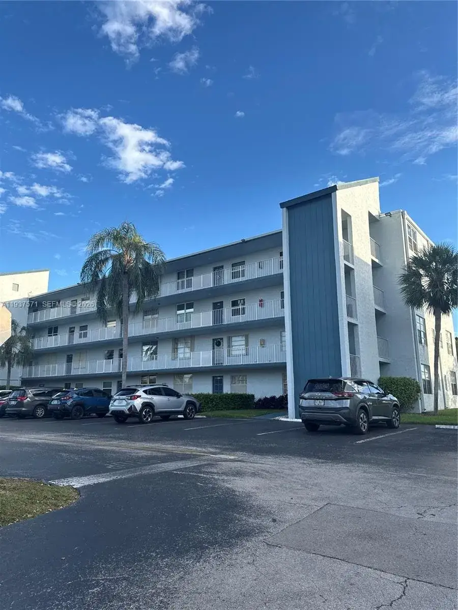 2 bedroom 2 bath Residential for sale at 7690 NW 18th St # 408, Margate FL 33063