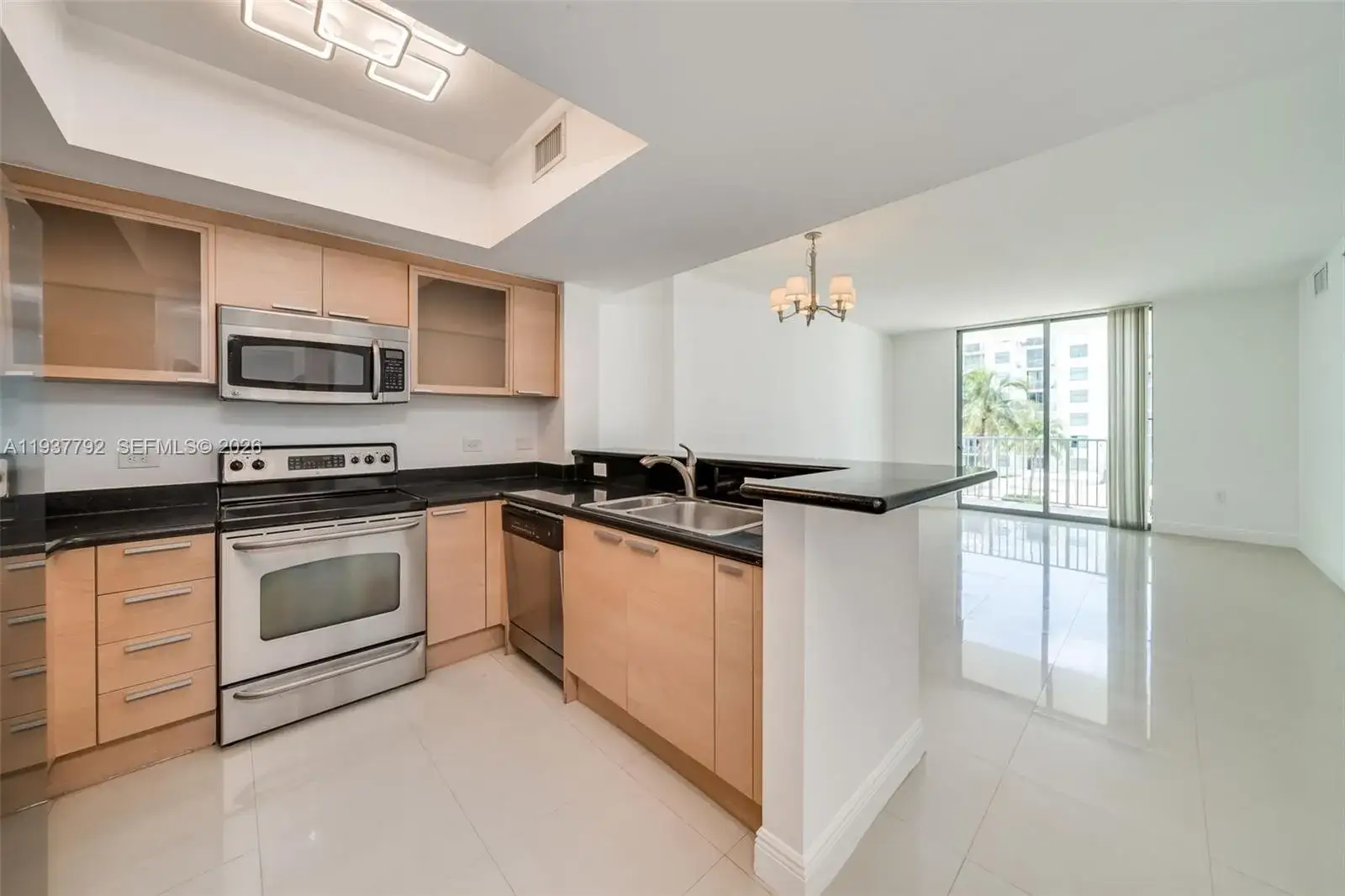 1 bedroom 1 bath Residential Lease for rent at 140 S Dixie Hwy # 602, Hollywood FL 33020
