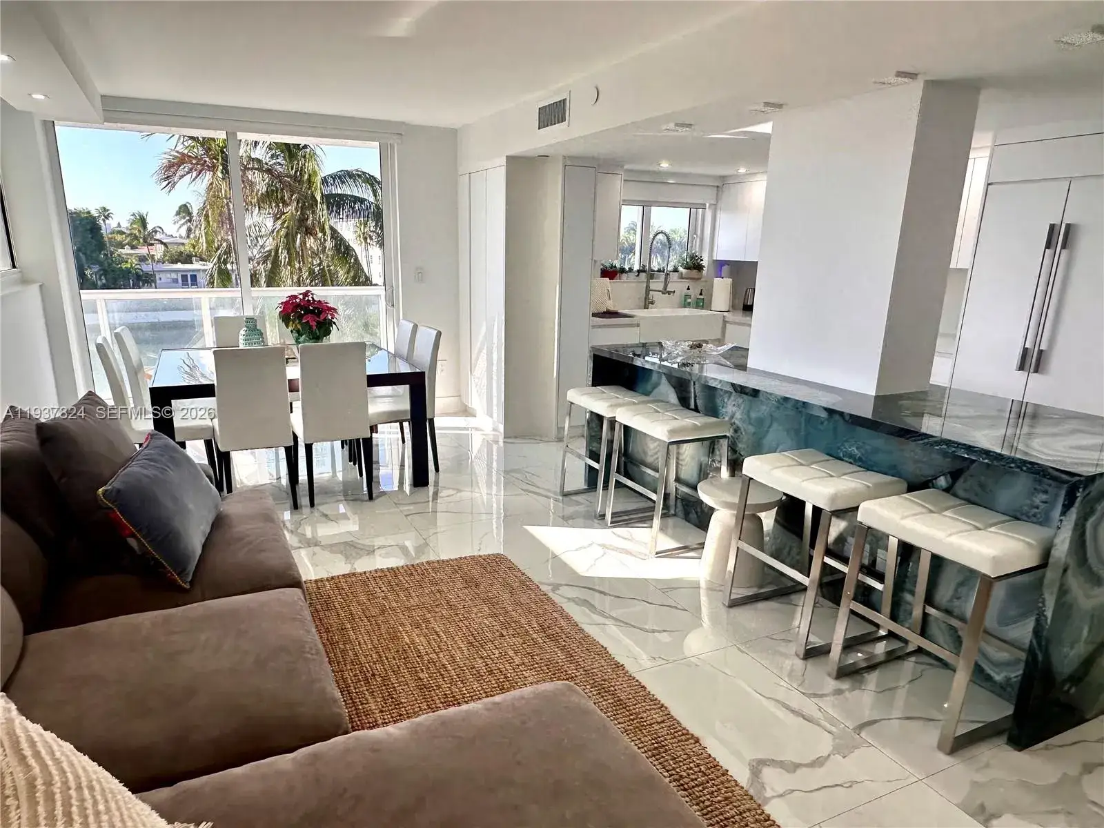 2 bedroom 2 bath Residential Lease for rent at 2457 Collins Ave # 408, Miami Beach FL 33140