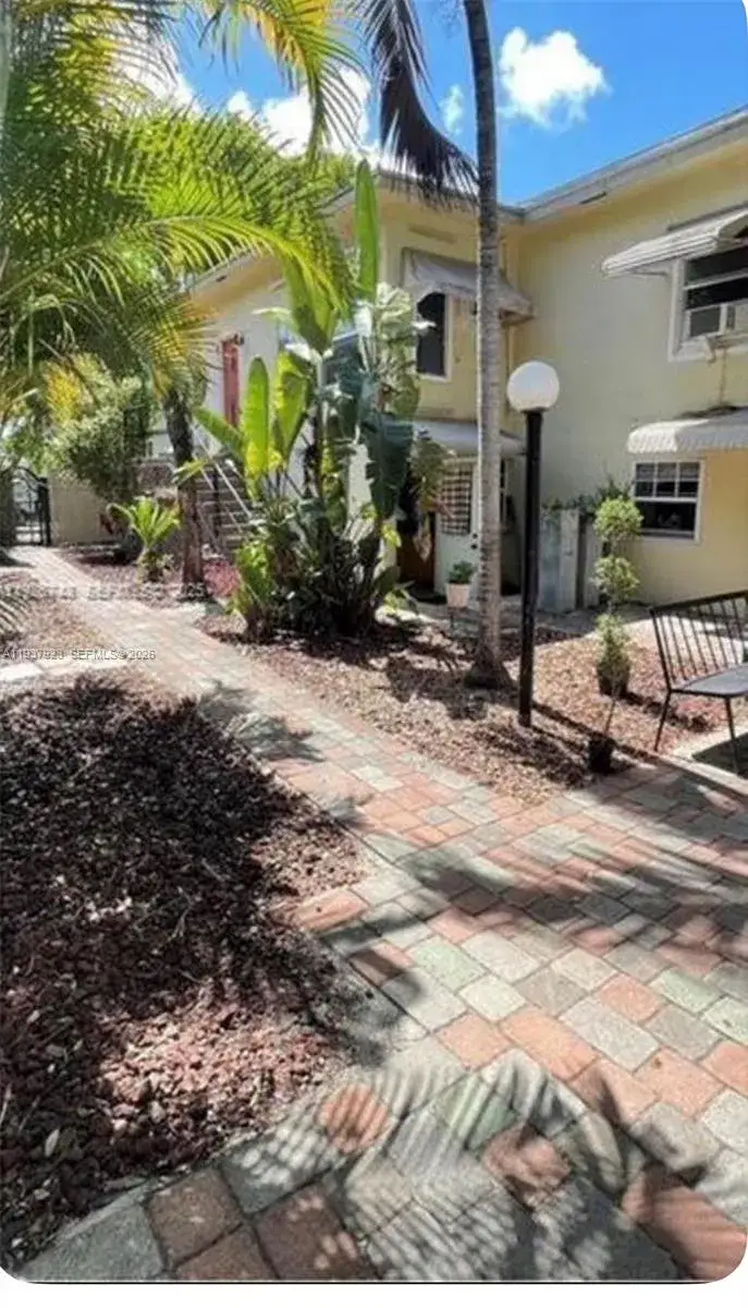 1 bedroom 1 bath Residential Lease for rent at 1857 Buchanan St # 8, Hollywood FL 33020
