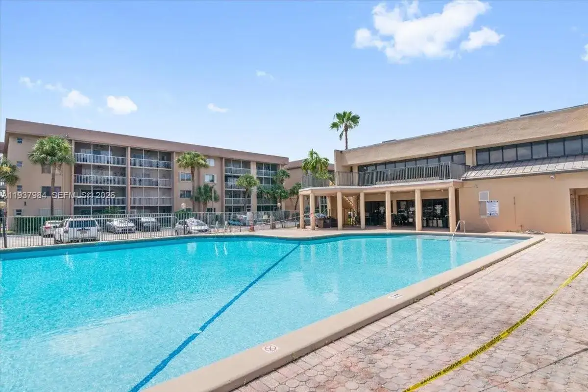 2 bedroom 2 bath Residential Lease for rent at 17000 NW 67th Ave # 347, Hialeah FL 33015