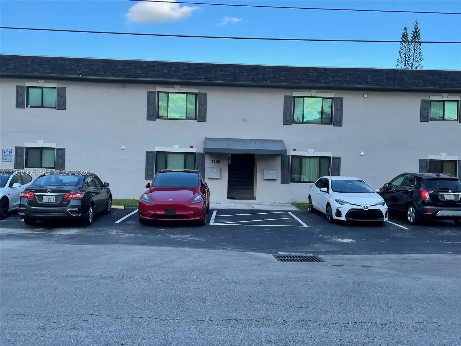 2 bedroom 1 bath Residential Lease for rent at 7390 NW 38th St # 3, Davie FL 33024