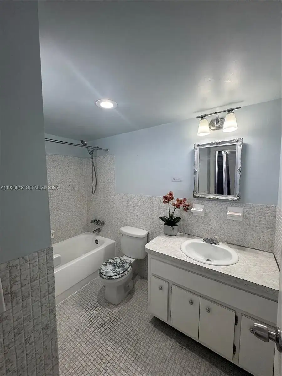 1 bedroom 1 bath Residential for sale at 1475 NE 125th Ter # 511B, North Miami FL 33161