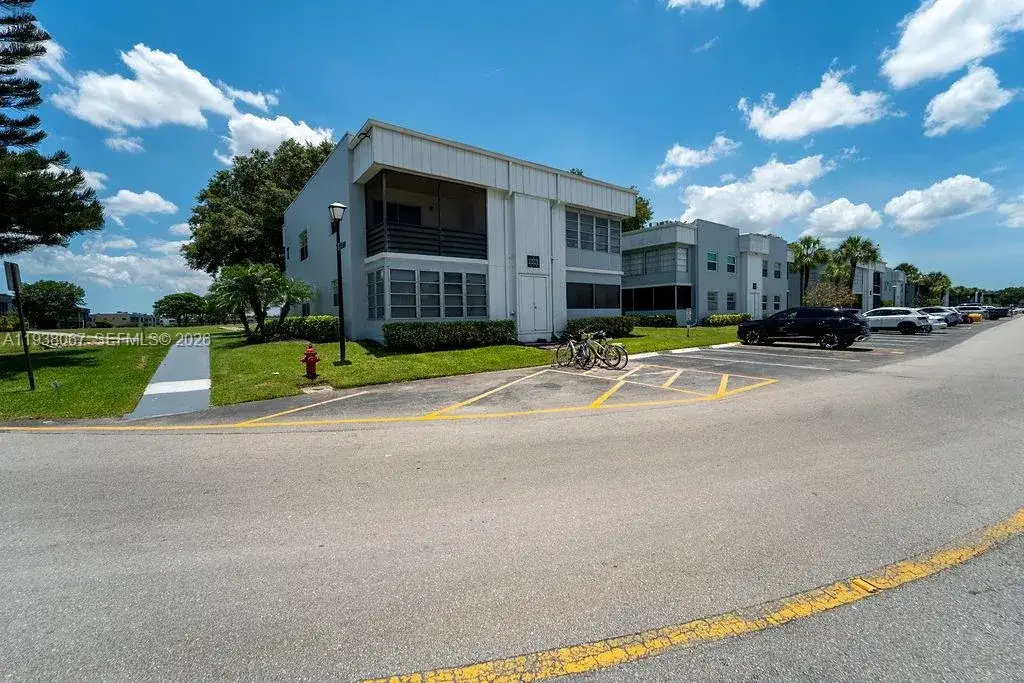 1 bedroom 1 bath Residential for sale at 938 Normandy T # T938, Delray Beach FL 33484