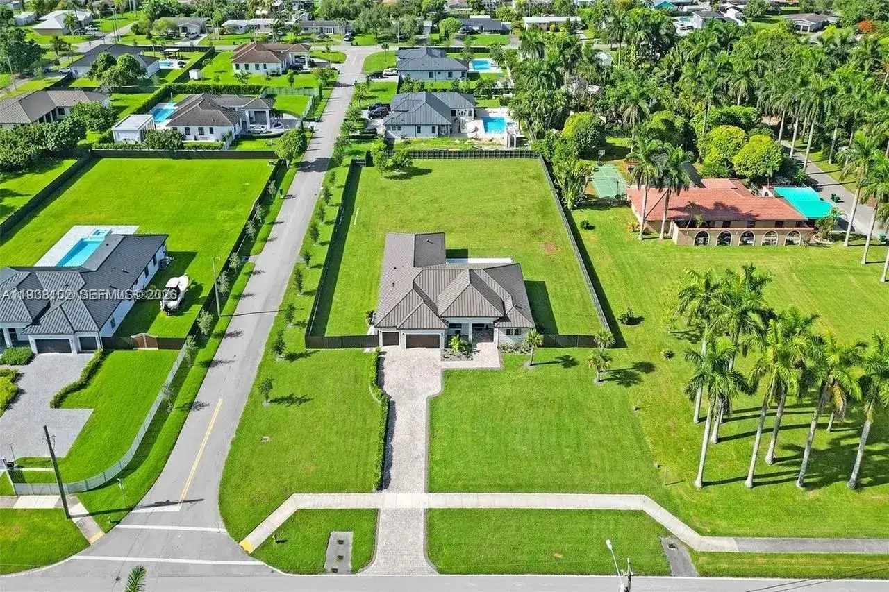 5 bedroom 4 bath Residential for sale at 17300 SW 296th St, Homestead FL 33030