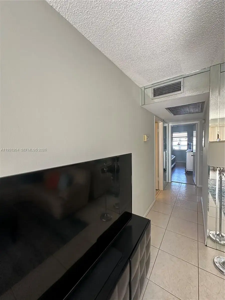 2 bedroom 1 bath Residential Lease for rent at 3043 Exeter C # 3043, Boca Raton FL 33434