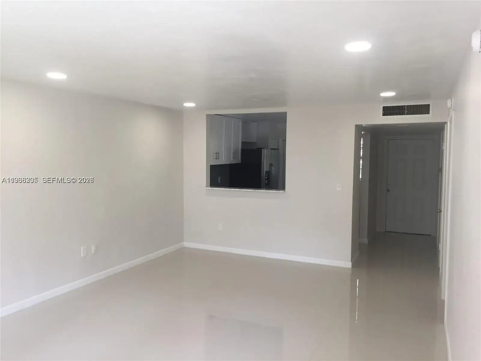 1 bedroom 1 bath Residential Lease for rent at 1550 NE 191st St # 309, Miami FL 33179