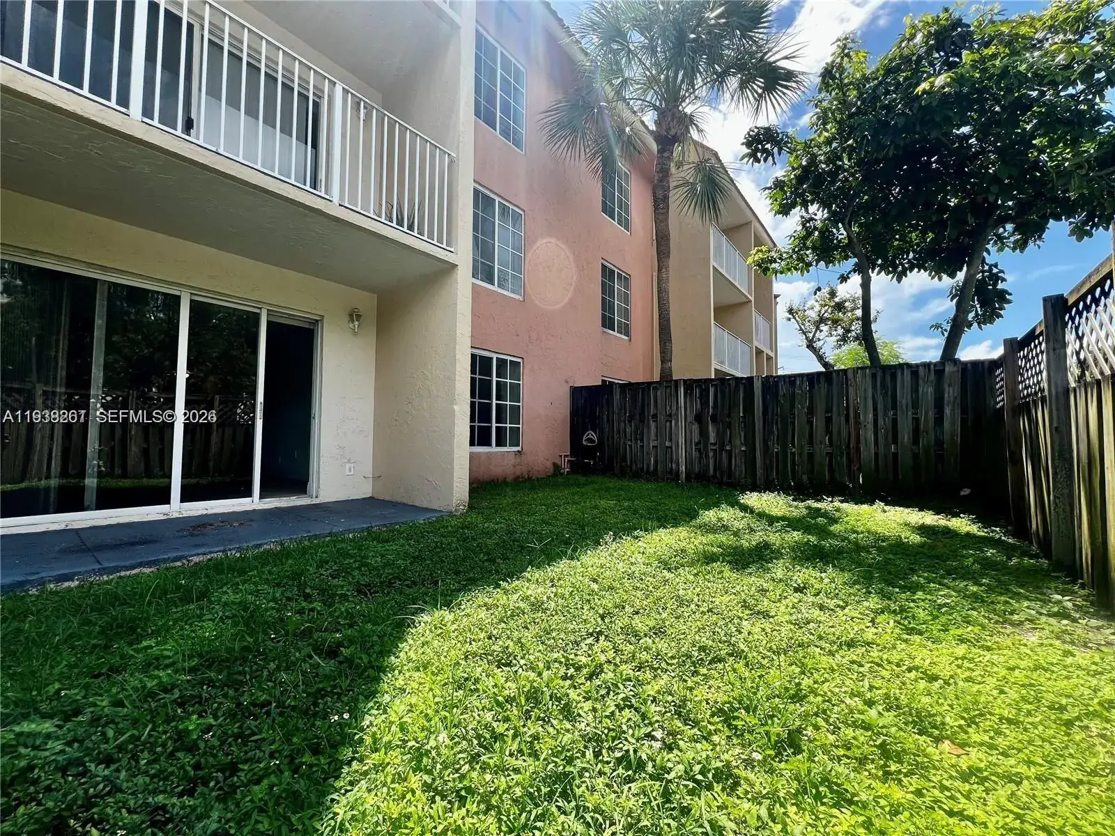 1 bedroom 1 bath Residential for sale at 5201 Geneva Way # 109, Doral FL 33166