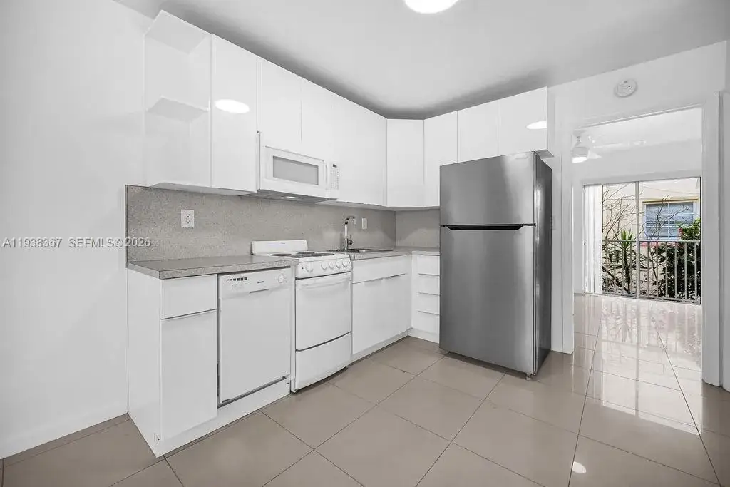 1 bedroom 1 bath Residential Lease for rent at 1409 Euclid Ave # 2, Miami Beach FL 33139