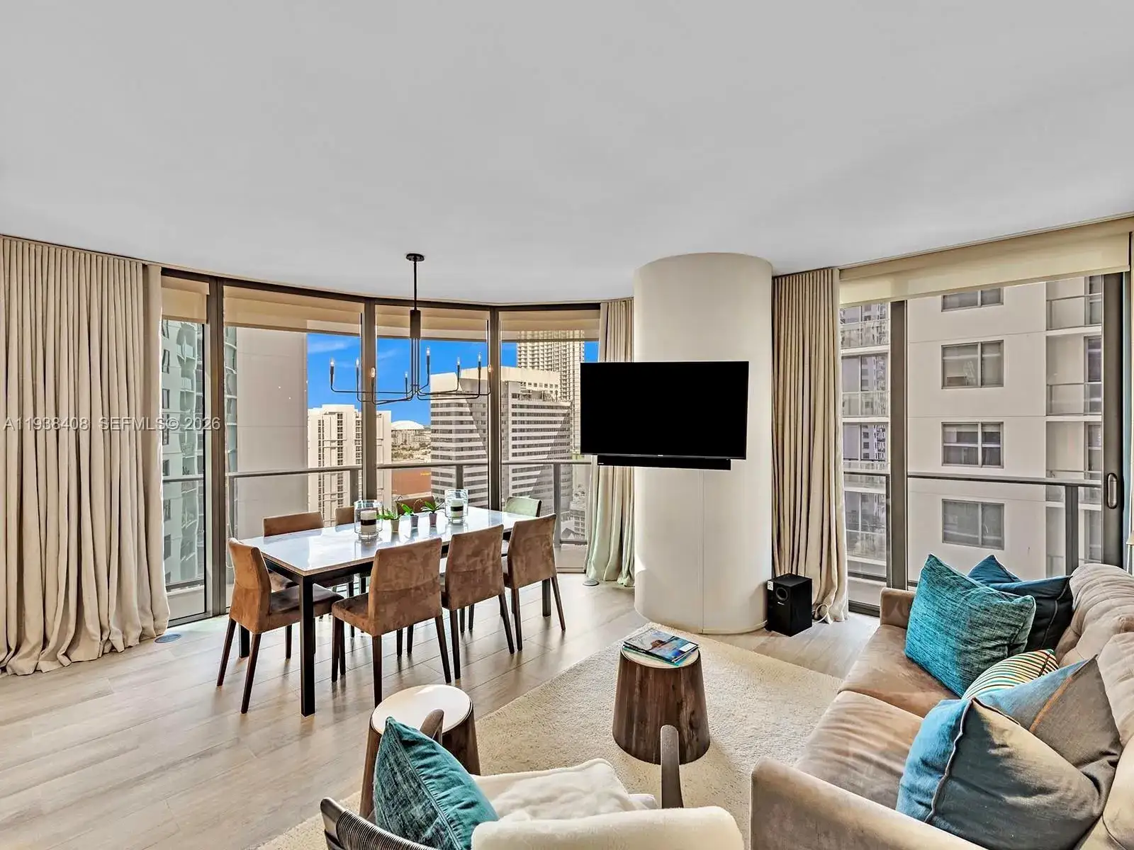 2 bedroom 2 bath Residential for sale at 55 SW 9th St # 1808, Miami FL 33130