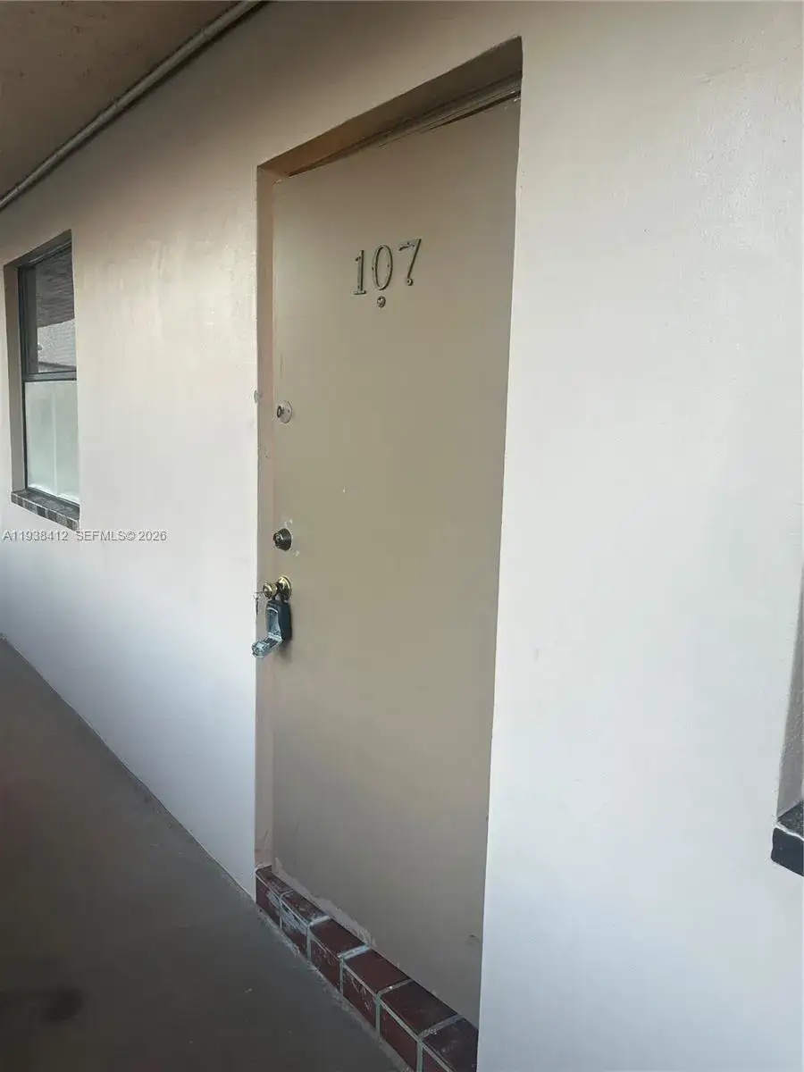 2 bedroom 2 bath Residential for sale at 10402 Sunrise Lakes Blvd # 107, Sunrise FL 33322