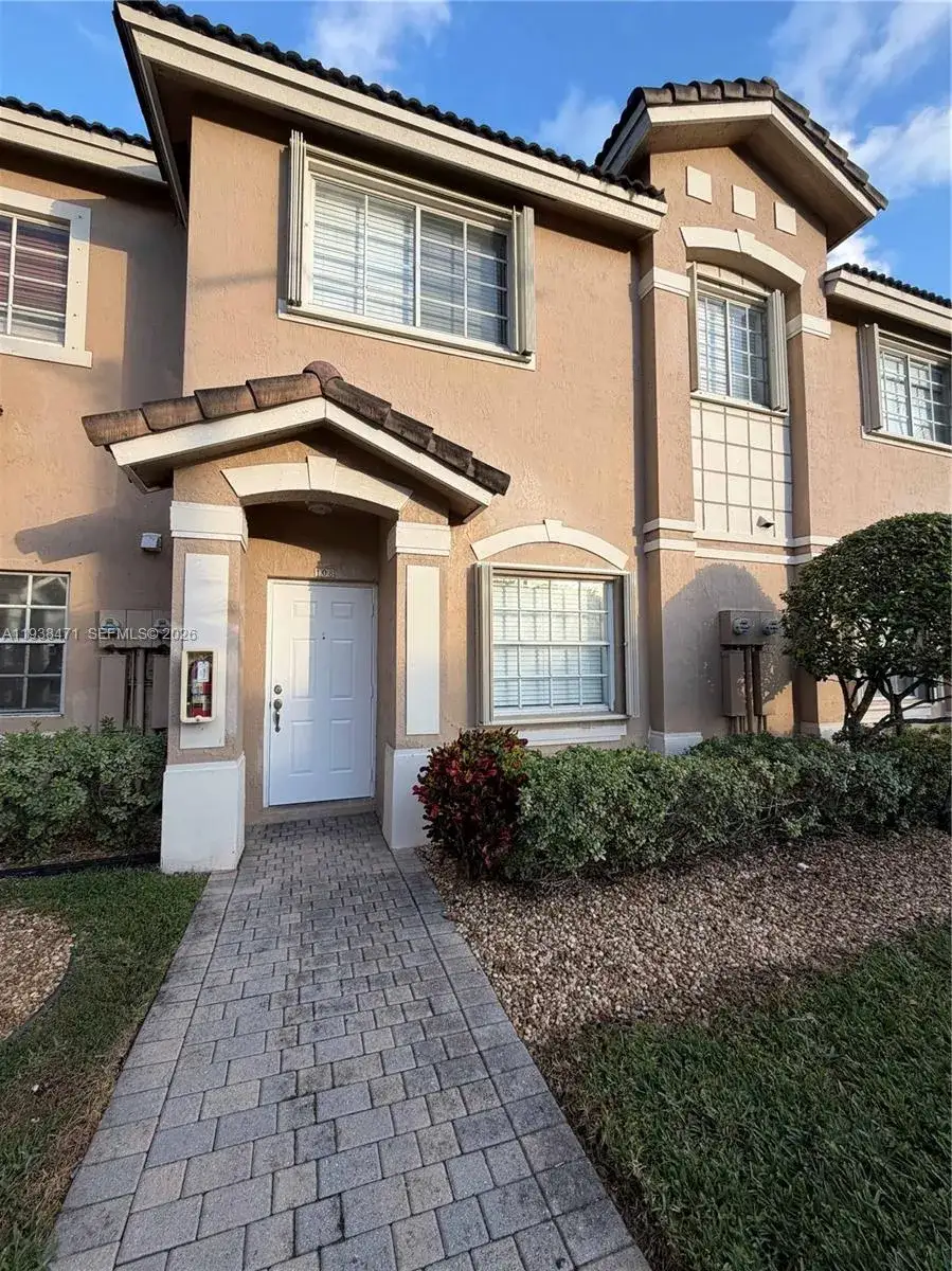 3 bedroom 2 bath Residential Lease for rent at 5755 NW 115th Ct # 108, Doral FL 33178