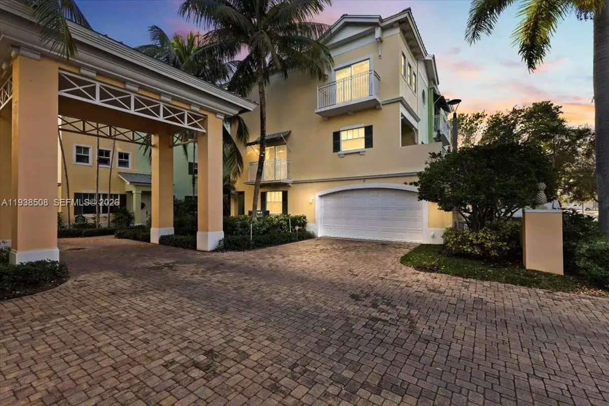 3 bedroom 3 bath Residential for sale at 630 SE 15th St # 3, Fort Lauderdale FL 33316