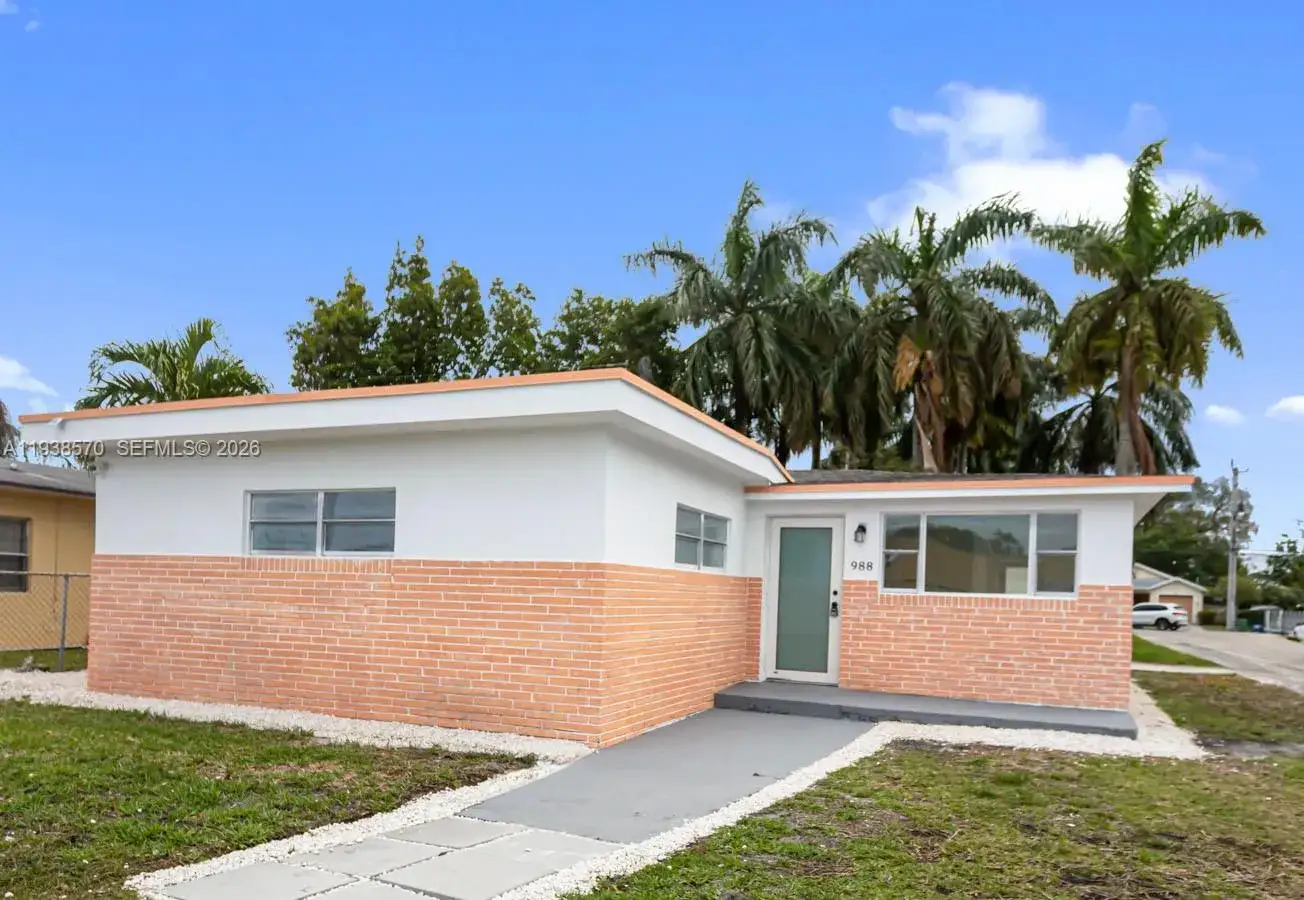 3 bedroom 2 bath Residential Lease for rent at 988 NW 10th St # 1, Hallandale Beach FL 33009