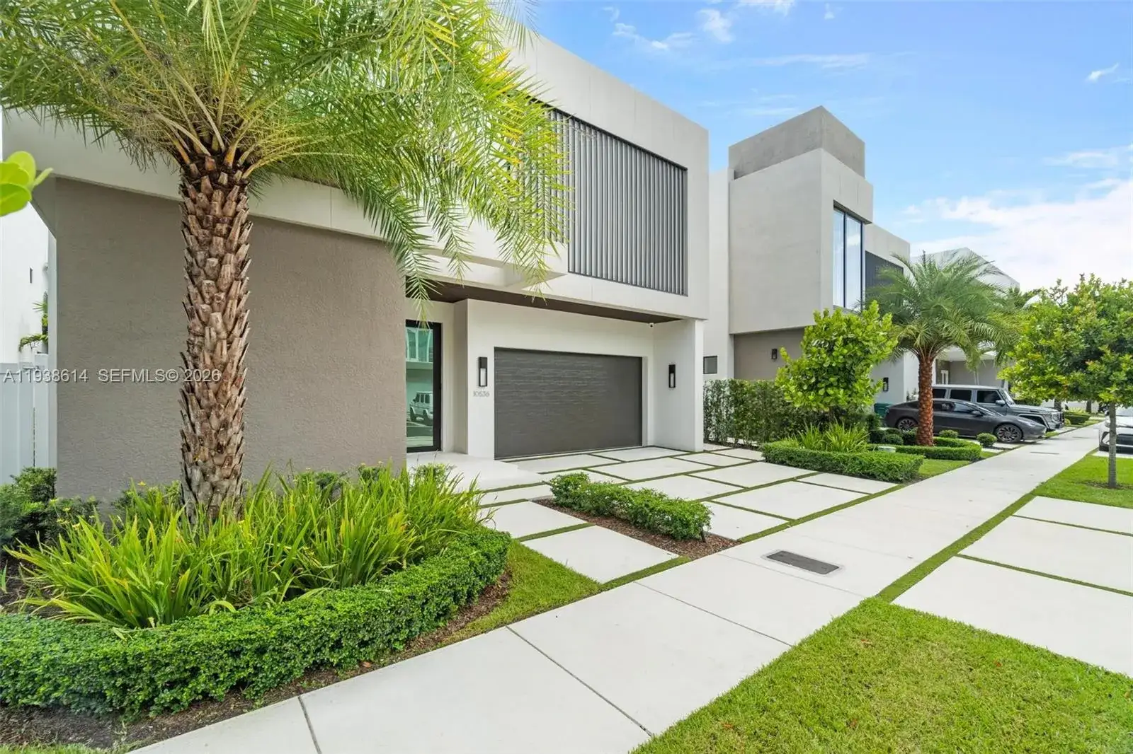 5 bedroom 5 bath Residential for sale at 10536 NW 67th Ter, Doral FL 33178