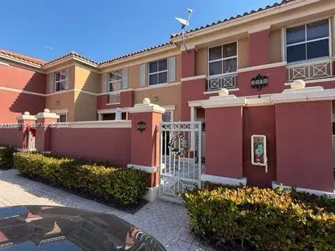 2 bedroom 2 bath Residential for sale at 6015 NW 116th Pl # 465, Doral FL 33178