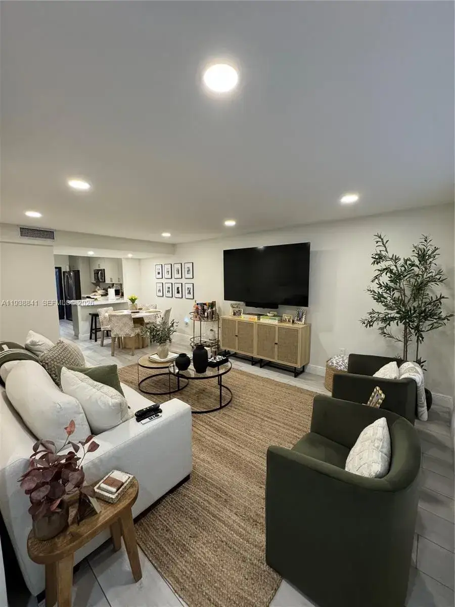 2 bedroom 1 bath Residential for sale at 10069 SW 77th Ct, Miami FL 33156