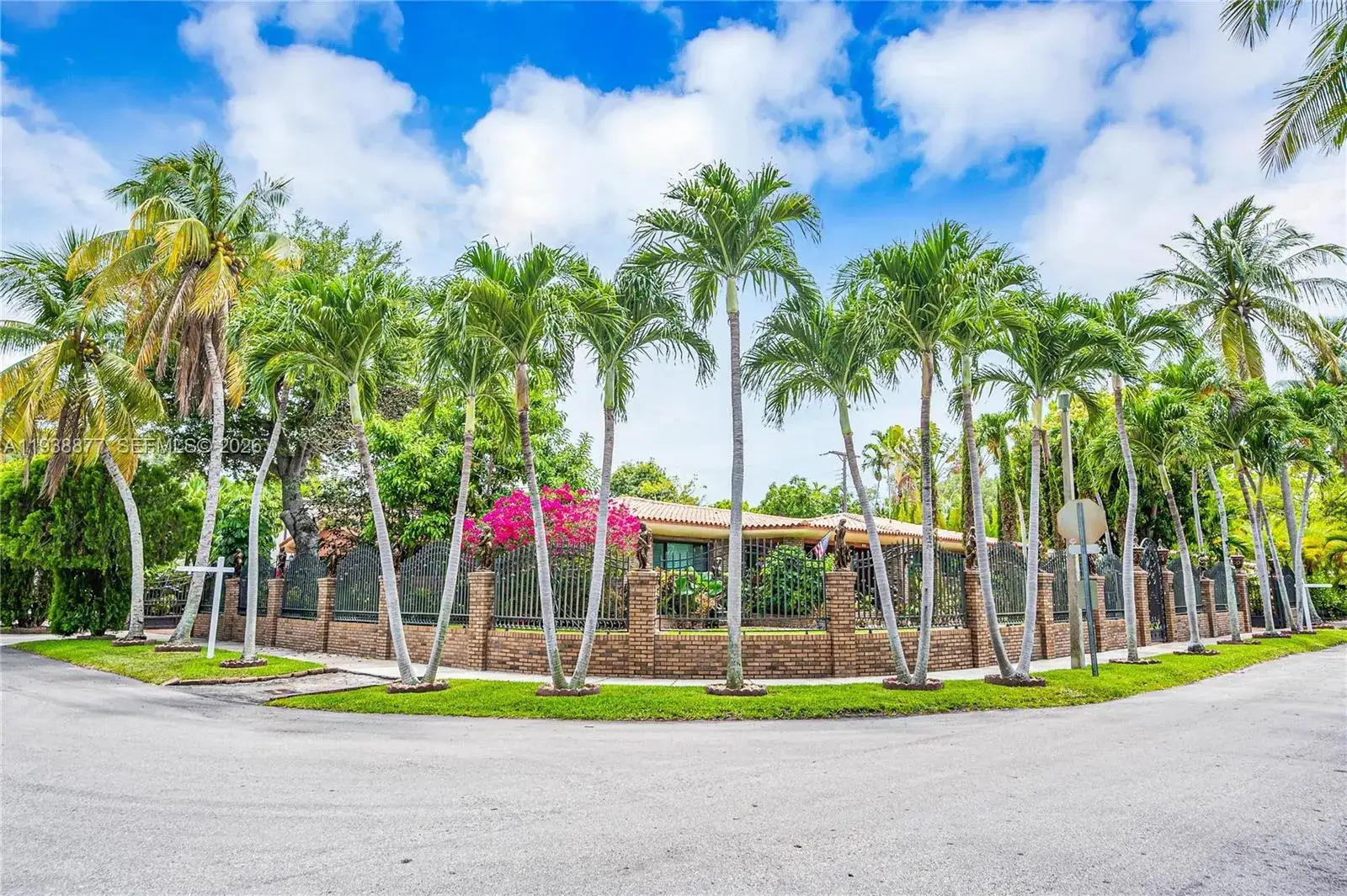 4 bedroom 4 bath Residential for sale at 110 W Shore Dr W, Miami FL 33133