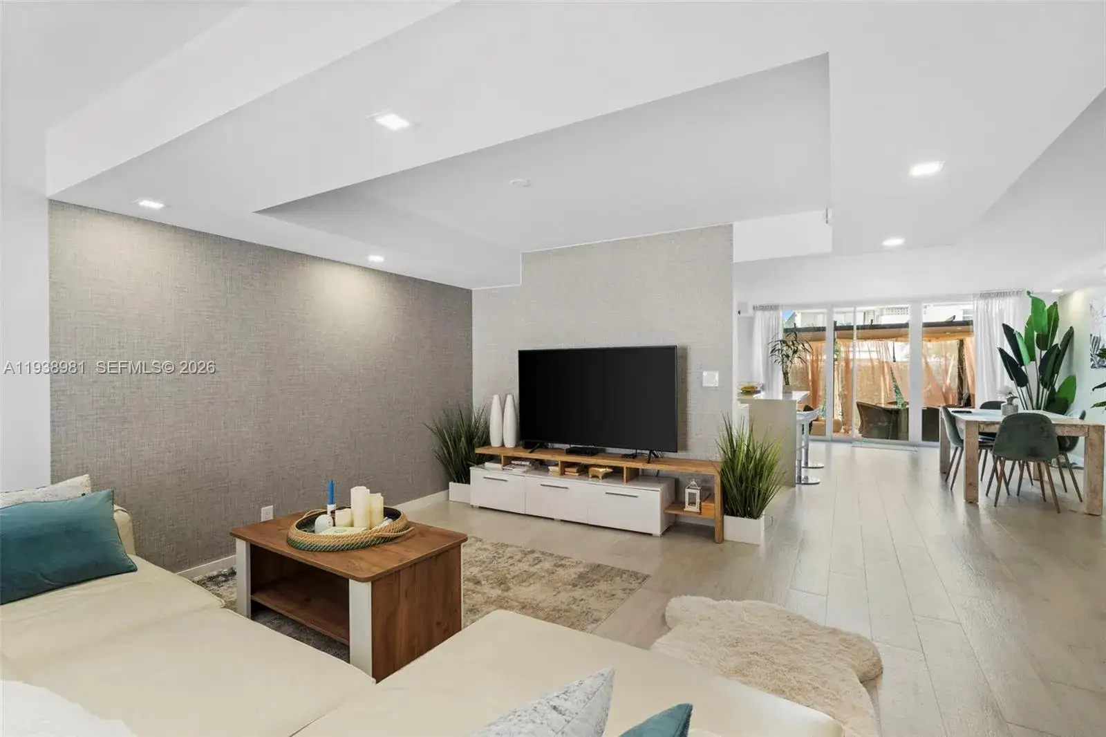 2 bedroom 2 bath Residential Lease for rent at 918 NE 26th Ave # 918, Hallandale Beach FL 33009