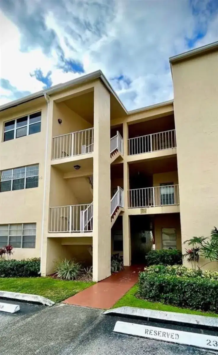 1 bedroom 1 bath Residential Lease for rent at 15340 SW 106th Ter # 819, Miami FL 33196