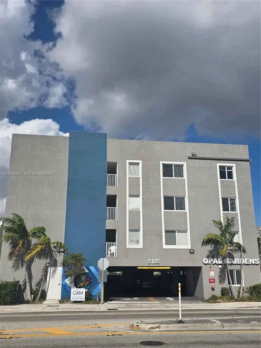2 bedroom 1 bath Residential Lease for rent at 5185 W Flagler St # 302, Miami FL 33134