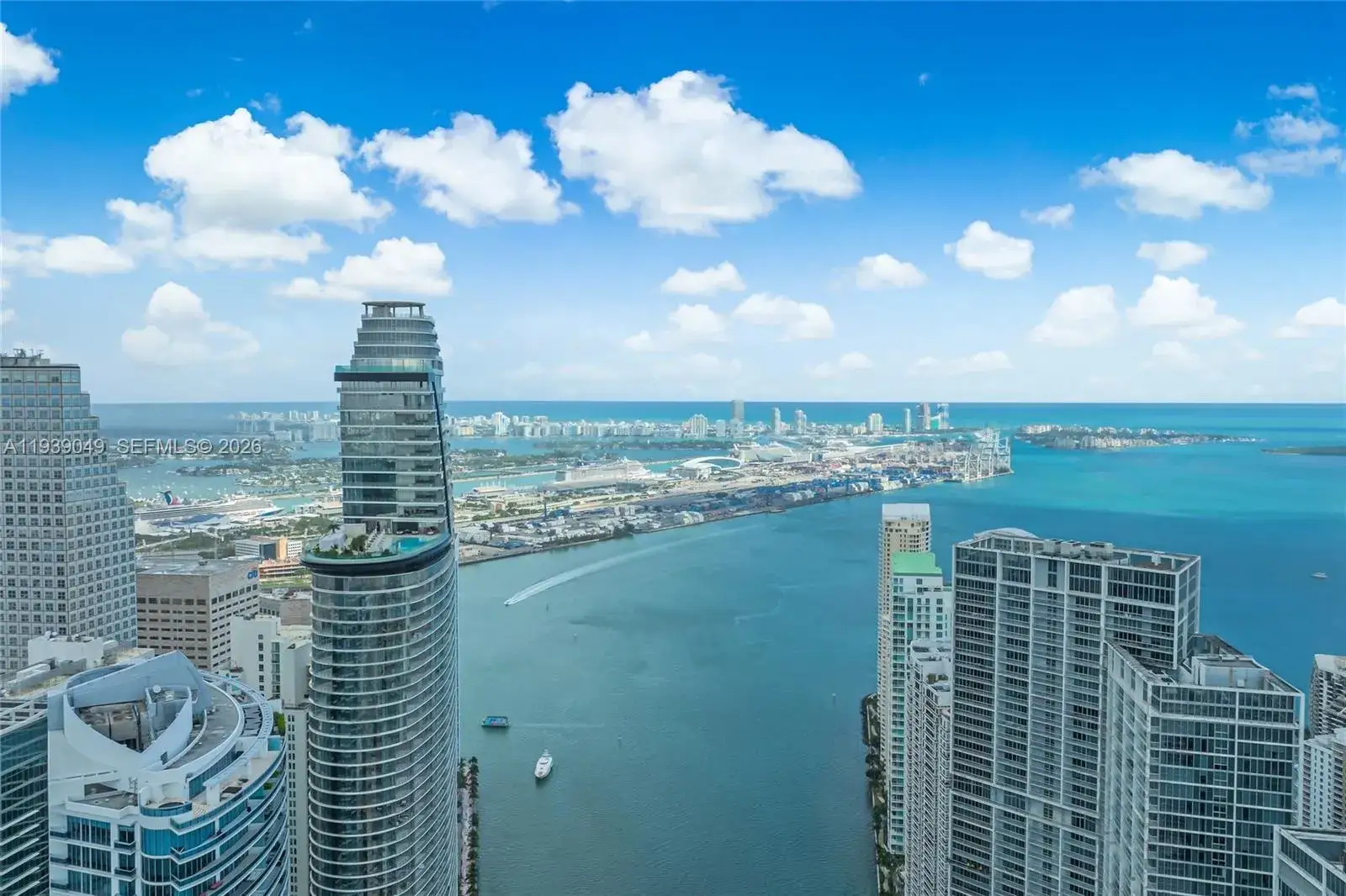 3 bedroom 2 bath Residential for sale at 31 SE 5th St # 3918, Miami FL 33131