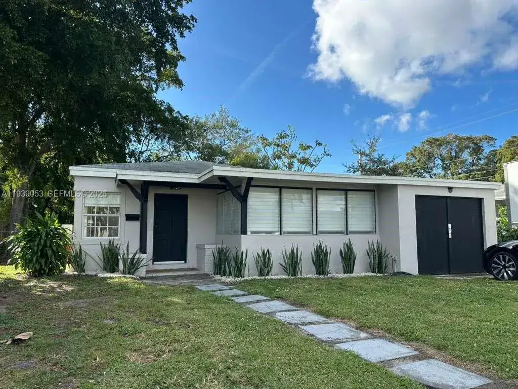 2 bedroom 1 bath Residential Lease for rent at 404 SE 14th St, Fort Lauderdale FL 33316