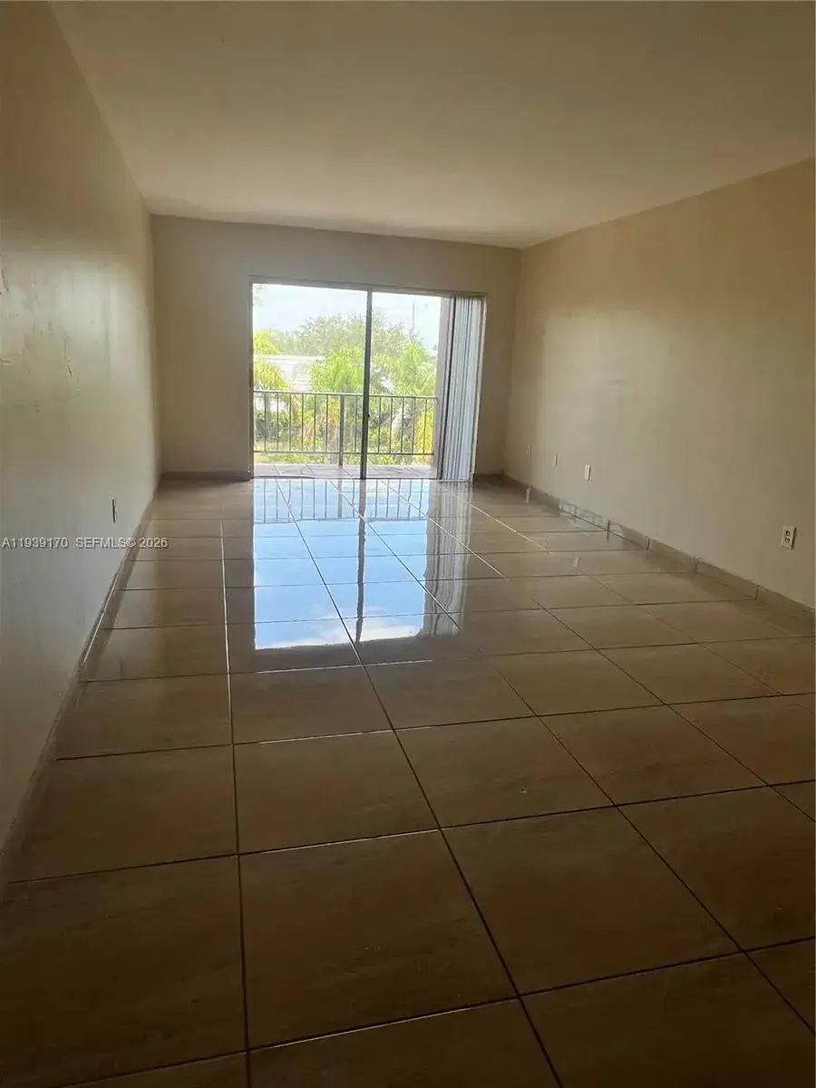 1 bedroom 1 bath Residential Lease for rent at 9403 SW 76th St # Y38, Miami FL 33173