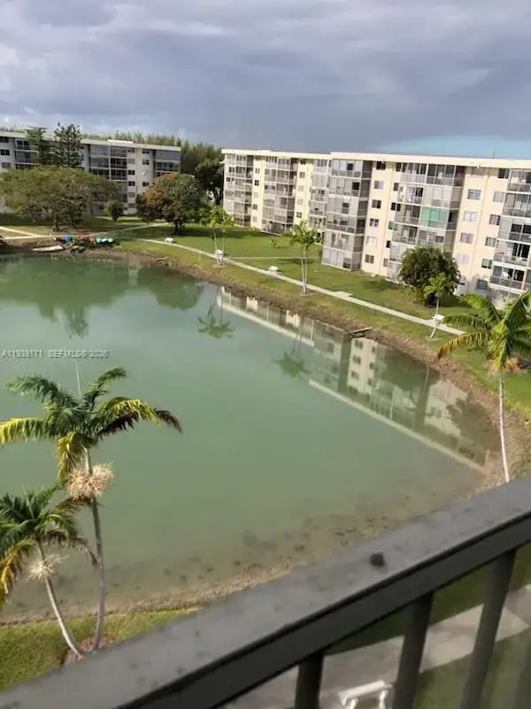 2 bedroom 1 bath Residential for sale at 2855 Leonard Dr # H606, Aventura FL 33160