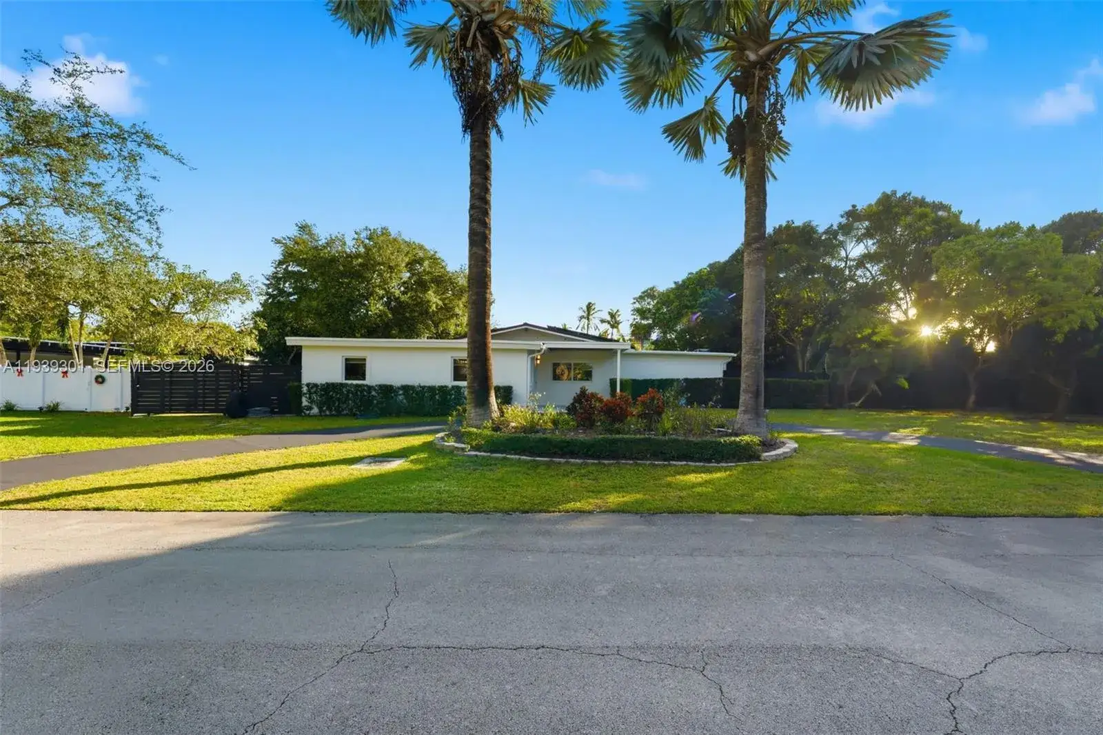 3 bedroom 3 bath Residential for sale at 13225 SW 83rd Ct, Pinecrest FL 33156