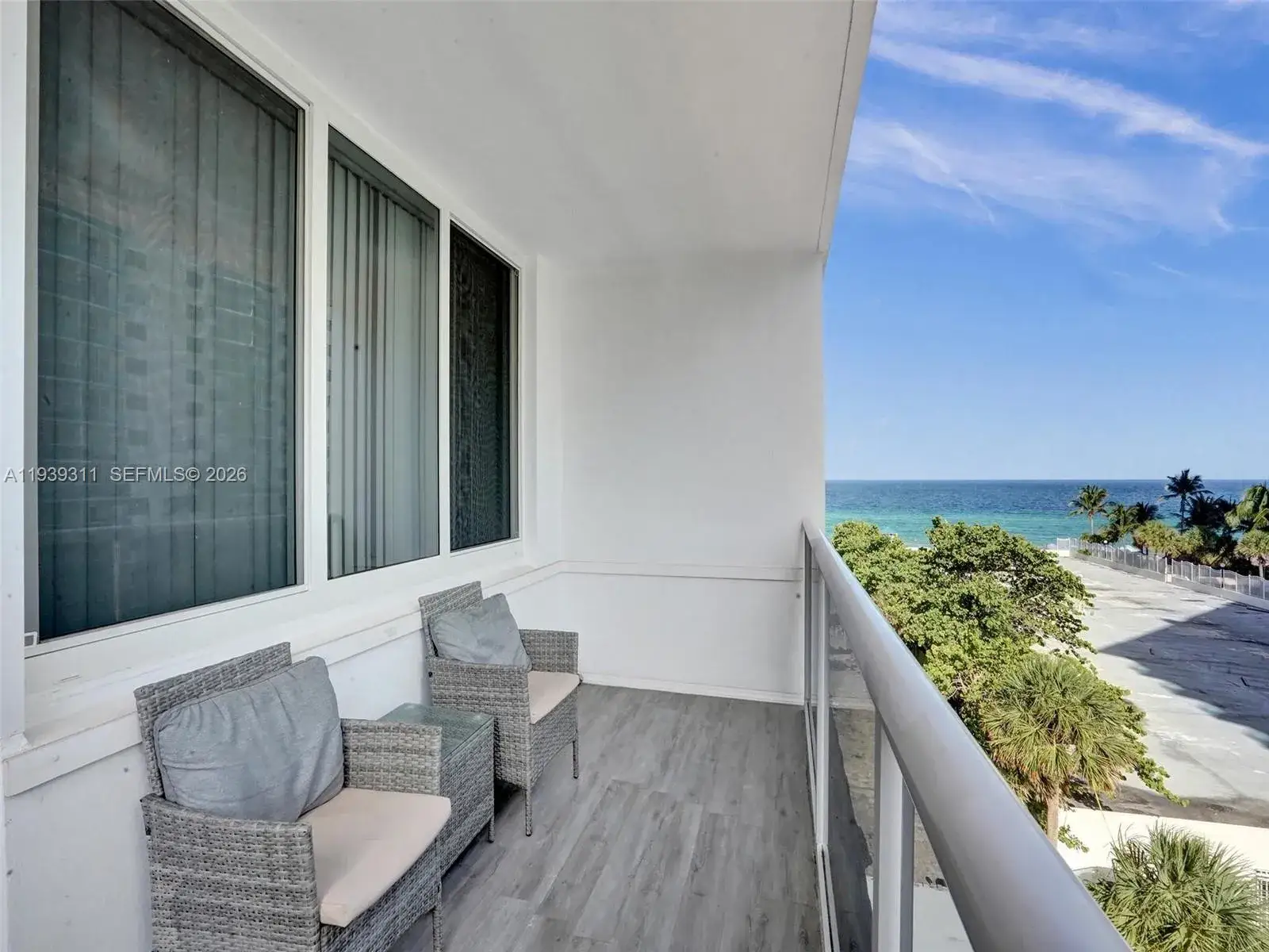 1 bedroom 1 bath Residential for sale at 3725 S Ocean Dr # 520, Hollywood FL 33019
