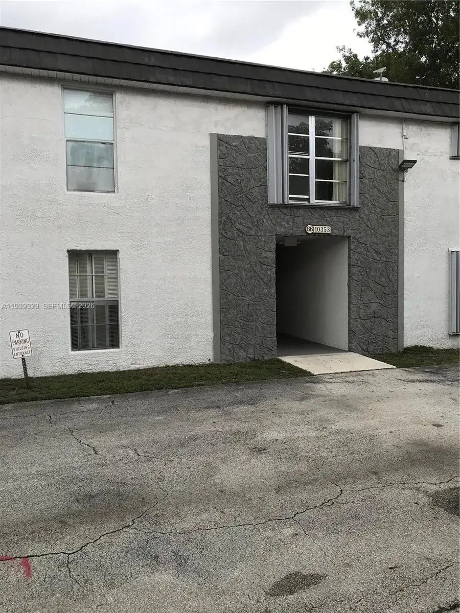 2 bedroom 1 bath Residential Lease for rent at 10353 N Kendall Dr, Miami FL 33176