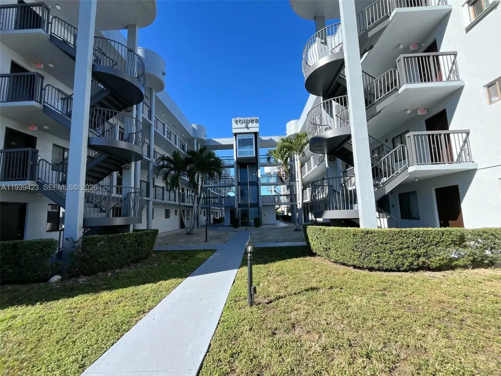 2 bedroom 2 bath Residential Lease for rent at 5300 W 21st Ct # 112, Hialeah FL 33016
