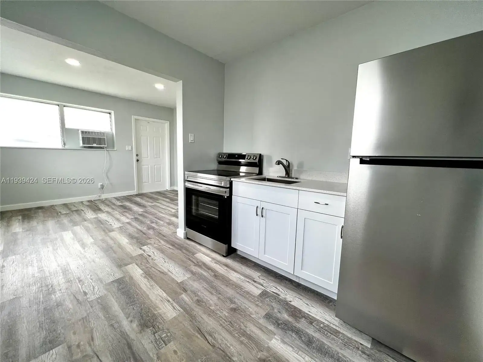 2 bedroom 1 bath Residential Lease for rent at 805 NW 7th Ave # 2, Hallandale Beach FL 33009