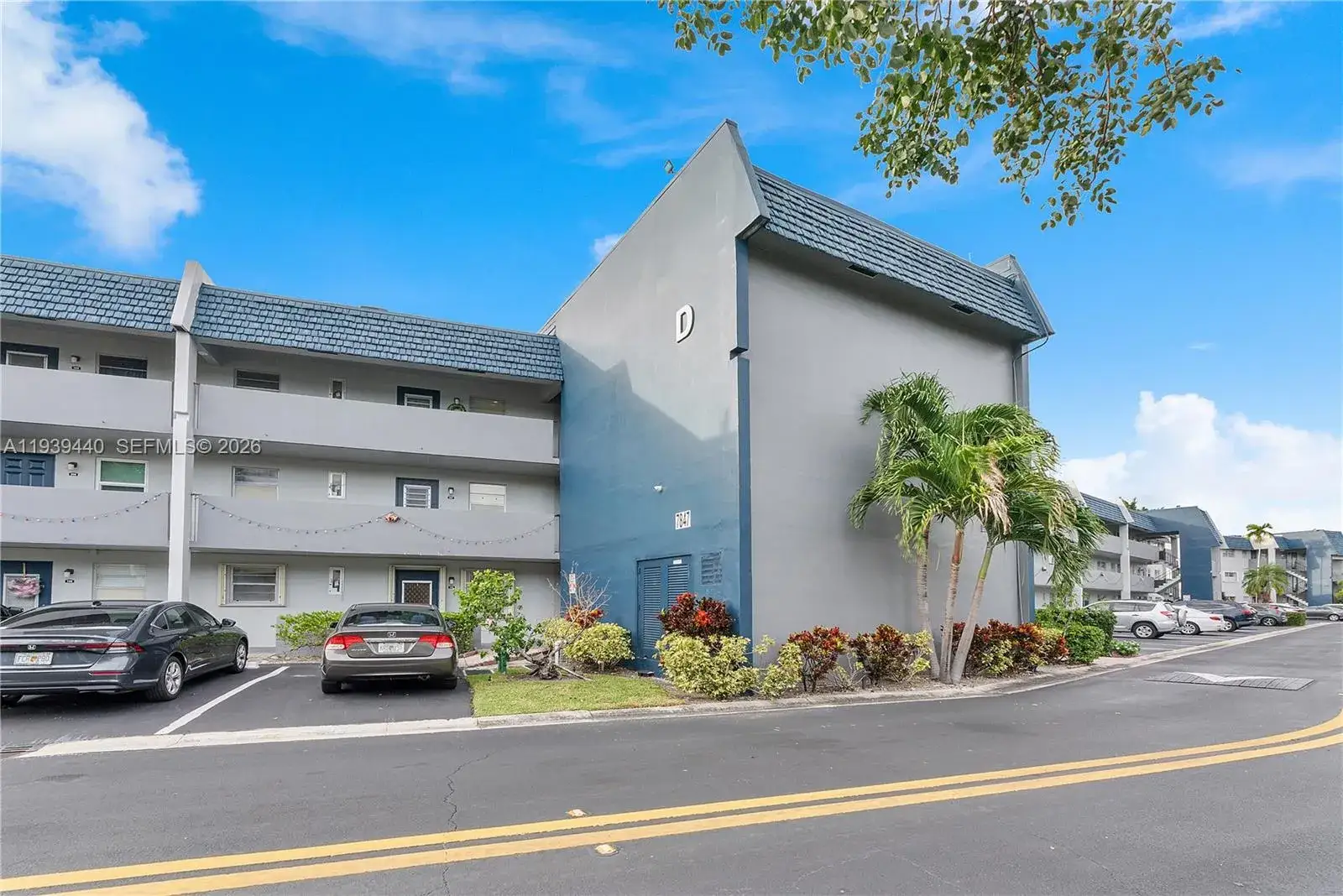 2 bedroom 2 bath Residential for sale at 7847 Golf Circle Dr # 309, Margate FL 33063