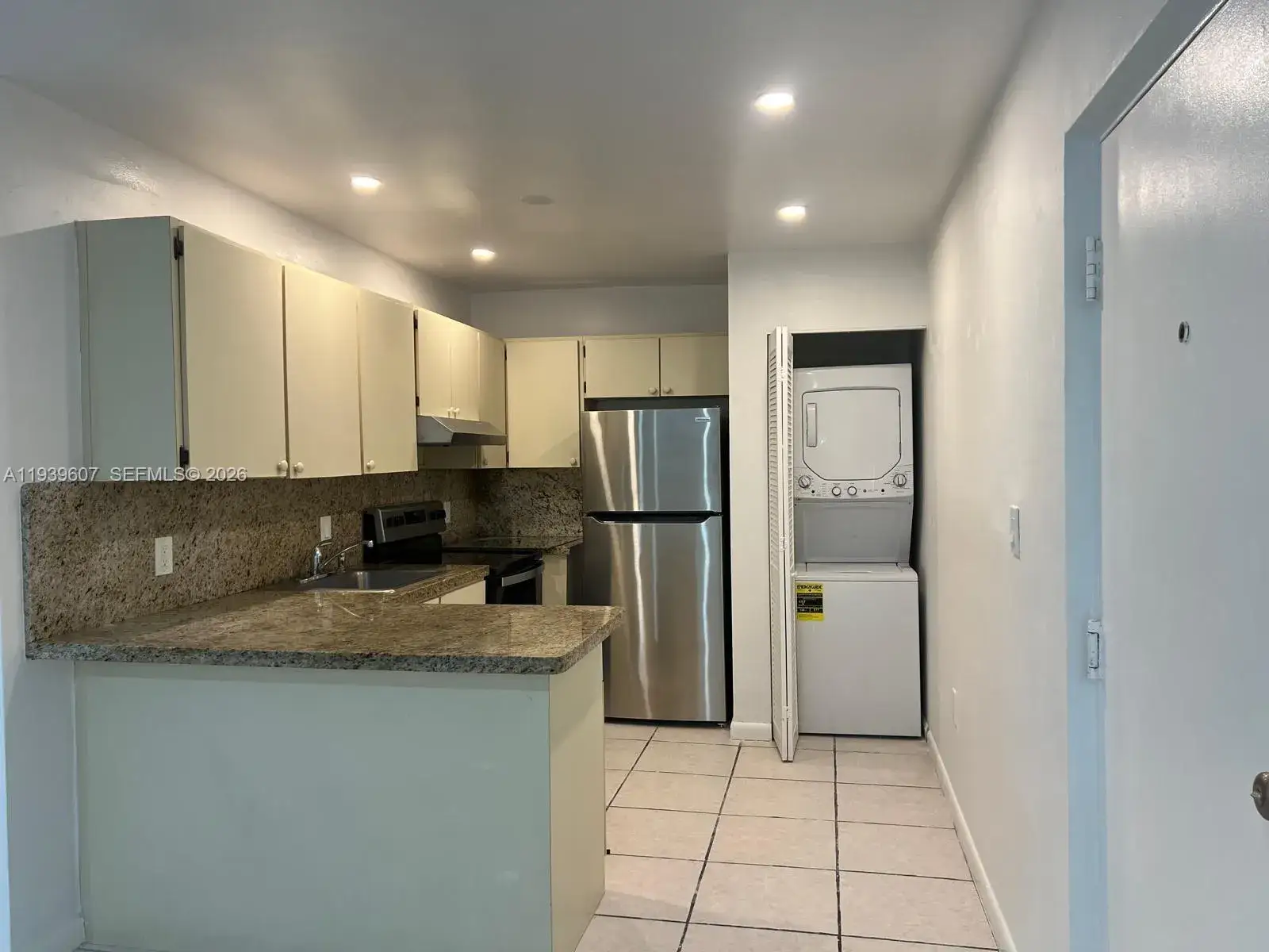 2 bedroom 1 bath Residential Lease for rent at 2727 NW 17th Ter # 404, Miami FL 33125